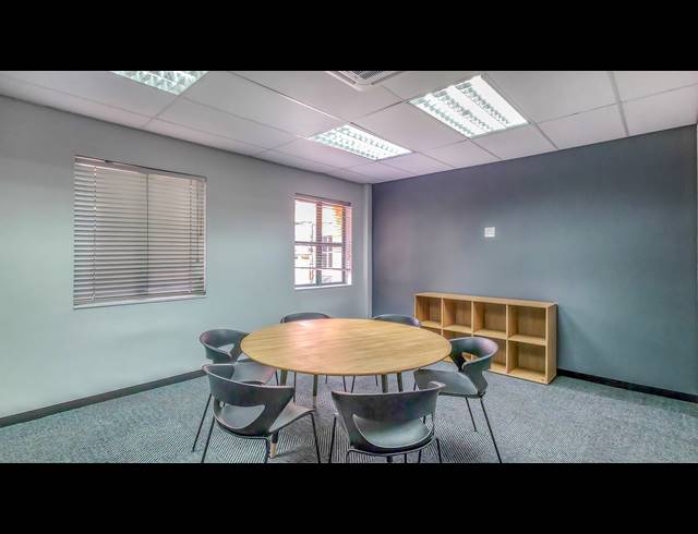 86M² BUSINESS CENTRE TO LET IN SUNNINGHILL